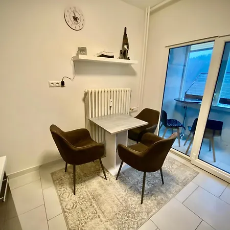 3 Izbovy Knm Apartamento